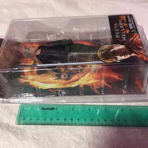 The Hunger Games - Peeta Mallark - Action Figure - Picture 6 of 6